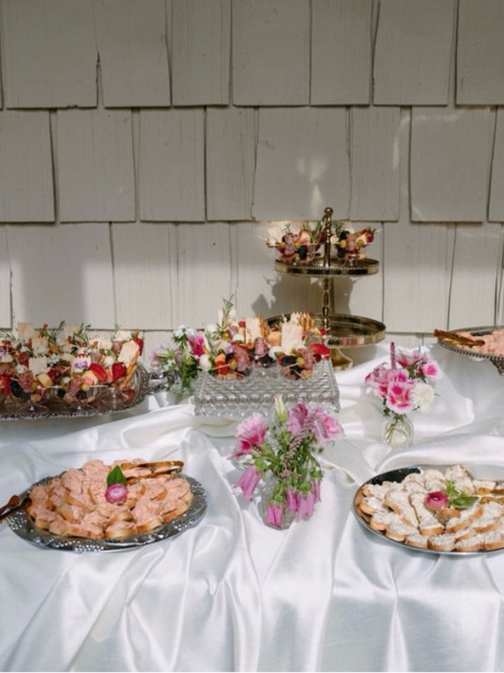 Ivory Round 132 inch Tablecloths